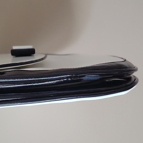 🌟Host Pick🌟Bally Vintage White Leather Crossbody with Black Bow and Black Trim - Picture 6 of 11